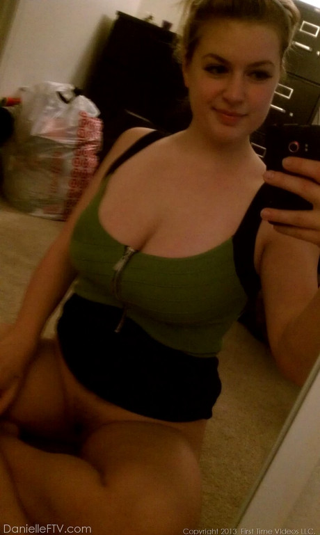 Danielleftv Danielle Delaunay Shower Spreading Page Vip